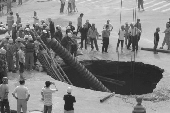 青島地鐵施工路面發生塌陷 或因降雨多