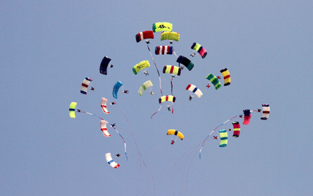 航空體育節(jié)點亮萊蕪