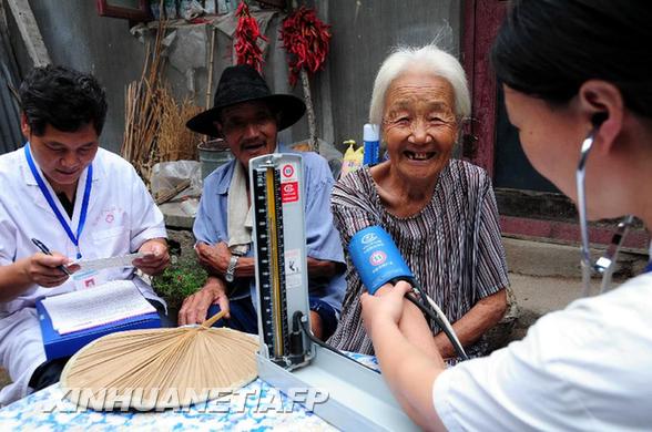 山東郯城“簽約醫生”走進農家