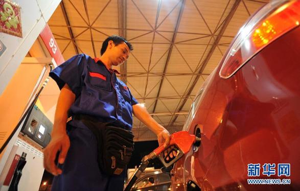 我國再次調(diào)整成品油價(jià)格 汽柴油價(jià)格每升上漲約4毛錢