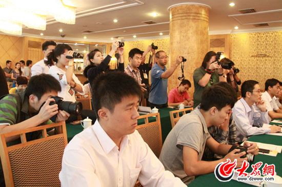 “全國網(wǎng)媒巡禮魯酒之香”活動(dòng)在濟(jì)南啟動(dòng)