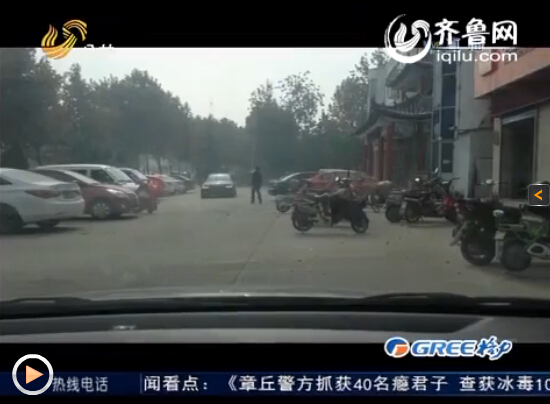 章丘警方實拍毒販交易畫面:分兩路抓獲40名癮君子