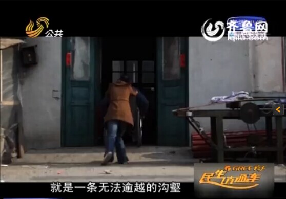 膠州:高位截癱老人被騙財180多萬元 坐輪椅辛苦還債