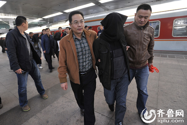 濟(jì)南現(xiàn)保險柜撬盜團(tuán)伙涉案近百萬 40秒完成撬柜取錢