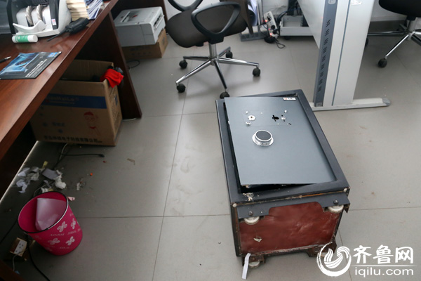 濟(jì)南現(xiàn)保險柜撬盜團(tuán)伙涉案近百萬 40秒完成撬柜取錢