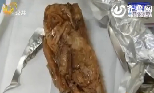 記者暗訪德州火車站亂象 包裝扒雞只有雞架且已變質(zhì)