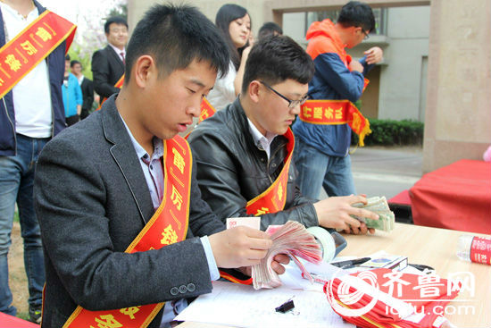 企業高校聯手搭建愛心橋 義演義賣助力濟南山區小學