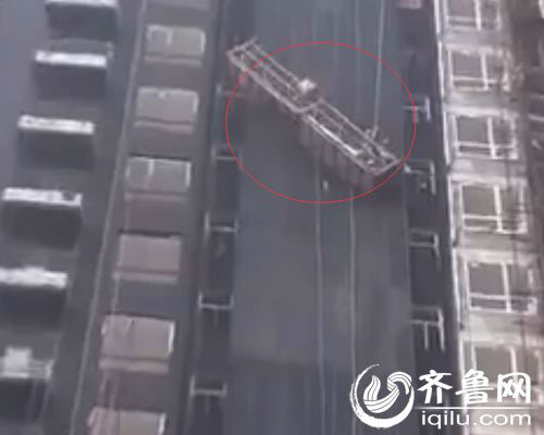 德州夏津兩工人施工時(shí)吊籃繩索滑脫 被困14層樓外