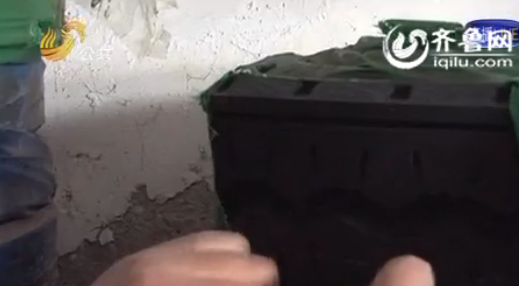 實拍德州黑作坊里翻新輪胎:舊胎打磨粘新胎面出售