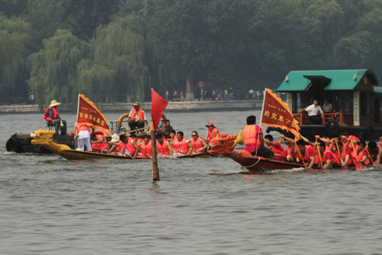 濟南大明湖舉行端午節(jié)龍舟大賽