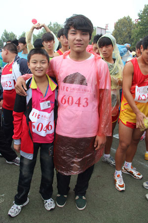 第十七屆全國全民健身登泰山比賽今日舉行