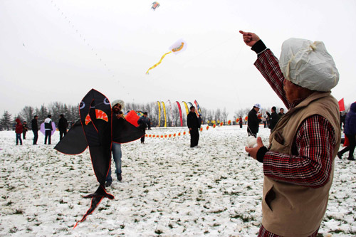 第30屆濰坊國際風箏會開幕 海內外風箏高手雪上競賽