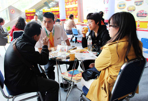 第十三屆中國(guó)（山東）創(chuàng)富項(xiàng)目展開(kāi)幕 海內(nèi)外知名品牌發(fā)布投資項(xiàng)目