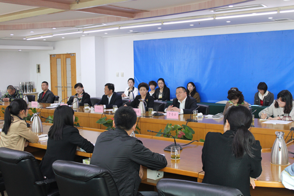 青島嶗山區舉辦“凝聚青春力量，共筑中國夢”各界青年座談會