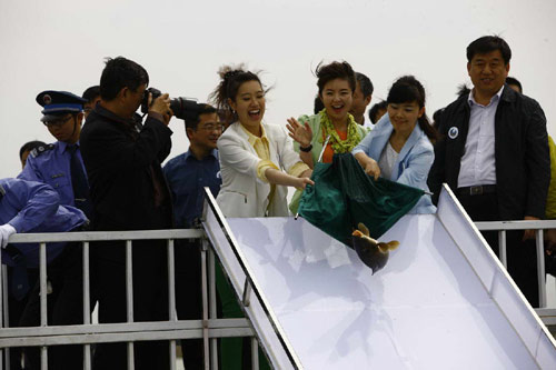 2013·濟寧北湖第二屆放魚節(jié)開幕