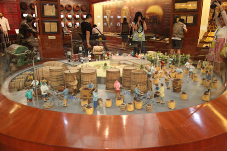 博物館里感受張?jiān)L厣?#8220;葡萄酒文化”