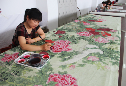 山東菏澤：政府免費授技 農(nóng)民成了繪畫大師“月薪”過萬