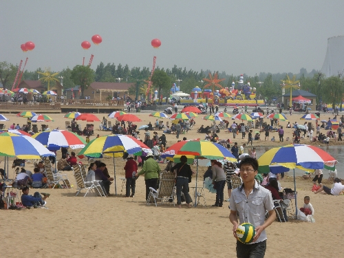 泰安天頤湖建成山東內陸最大海濱式浴場