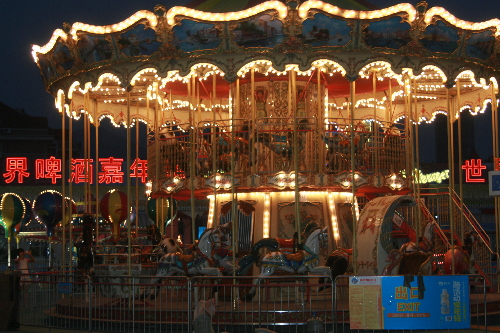 青島嶗山區世紀廣場啤酒城亮化再升級