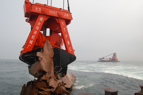 世界最大800噸抓斗在山東煙臺誕生