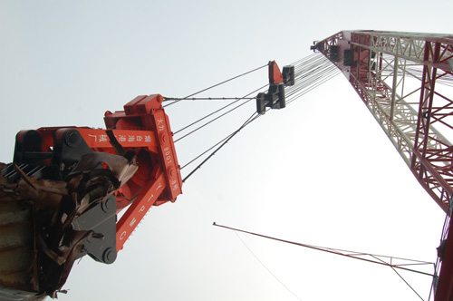 世界最大800噸抓斗在山東煙臺誕生