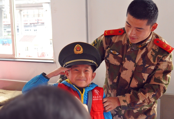 山東青島邊檢站開展“警營開放日”活動(dòng)