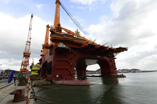 中集來福士兩座深水半潛式起重生活平臺同時命名交付 近日赴巴西作業