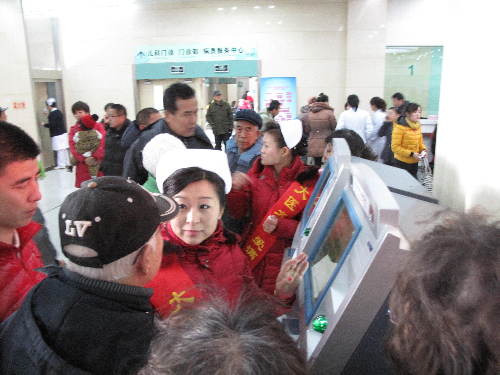 山東大學齊魯醫院青島院區開診并舉行大型義診活動