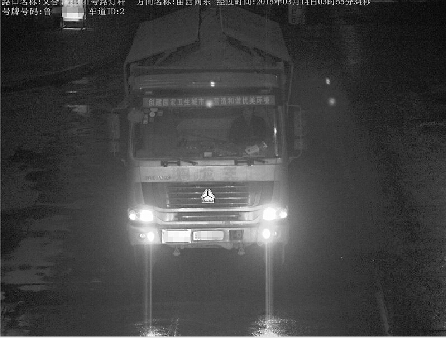 男子騎摩托撞限高桿身亡 肇事渣土車司機(jī)投案自首