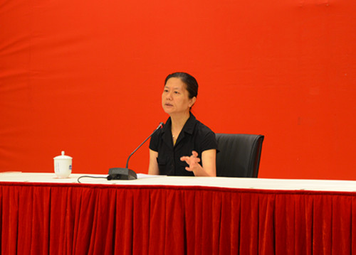 2013臺胞青年夏令營營員聽王安憶講述上海