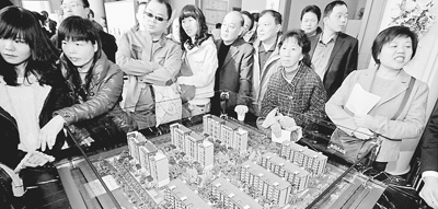 買房者糾結開發商難過 回望樓市最嚴調控一年