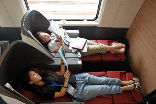 京津冀媒體記者試乘京滬高鐵列車(chē)