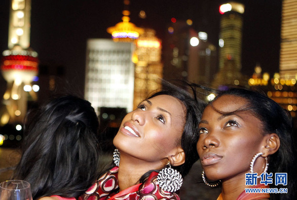 “美麗”巡航上海夜色