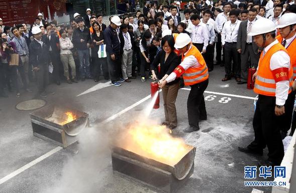 上海:“摩天高樓”的防災綜合演練