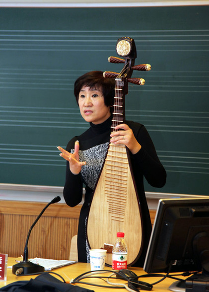 琵琶演奏家吳玉霞在上海音樂學院舉行藝術講座