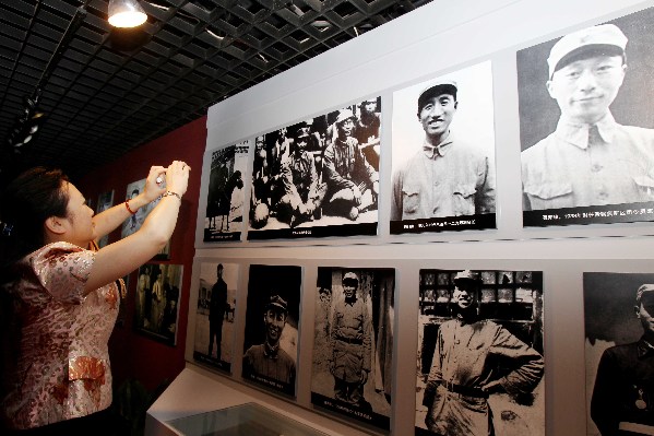 外國記者眼中的中國共產黨人”檔案展開幕