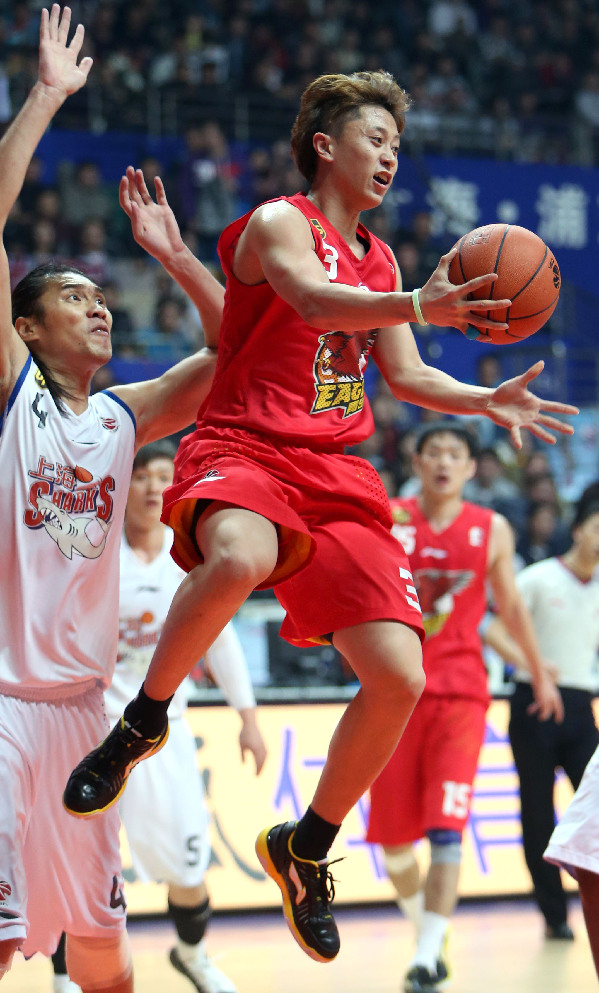 籃球——CBA:青島不敵上海