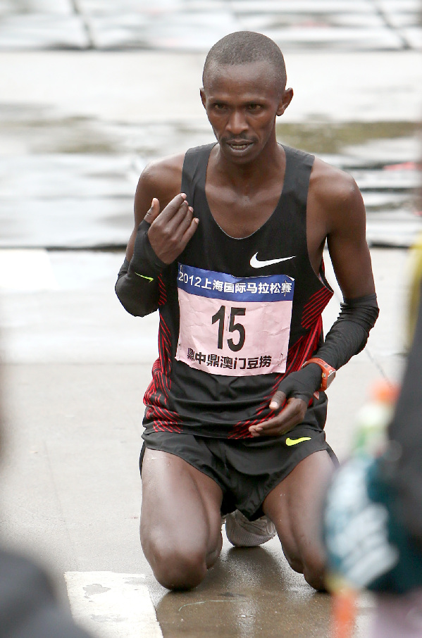 馬拉松——2012上海國際馬拉松賽雨中鳴槍