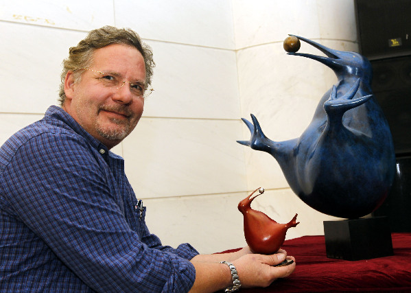 上海藝術(shù)博覽會(huì)主題雕塑亮相