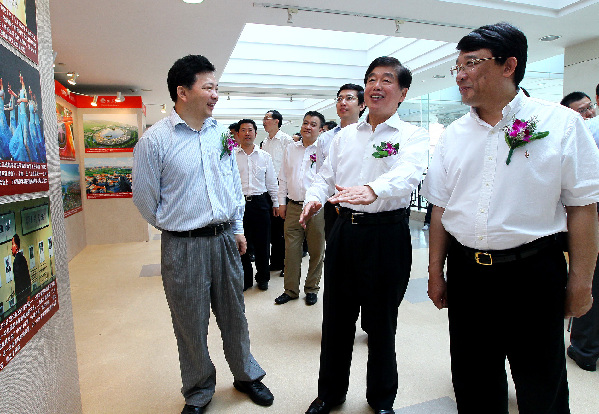 “創(chuàng)新驅動 轉型發(fā)展——上海科學發(fā)展成就展”高校巡展啟動