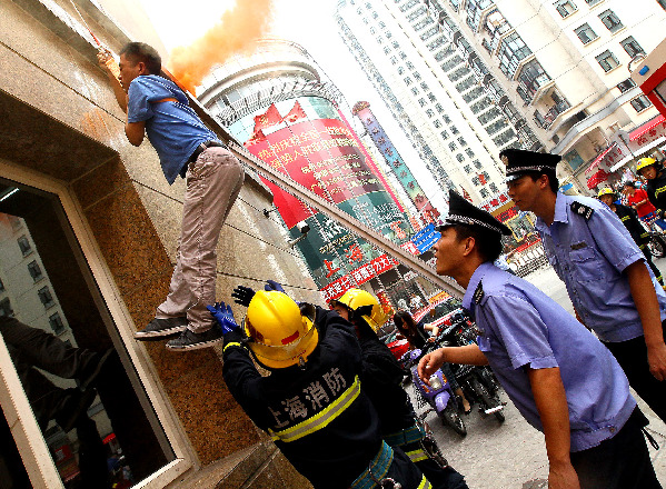 商廈安裝緩降器 火災(zāi)逃生有保障