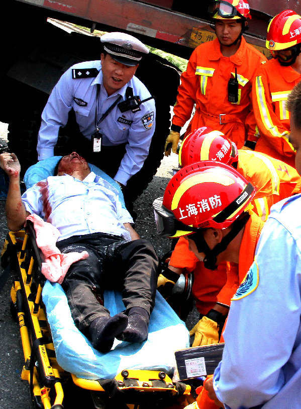 突發車禍 消防三分鐘到場救人