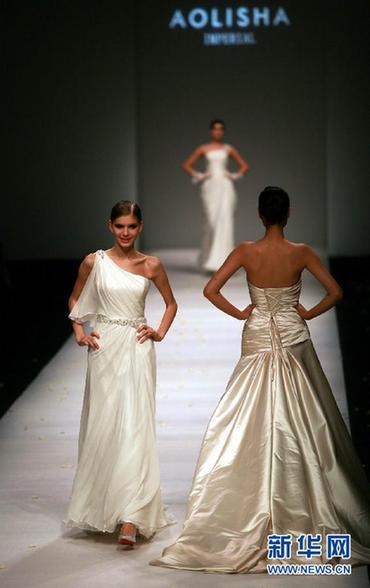 上海時(shí)裝周舉行頂級(jí)婚紗秀