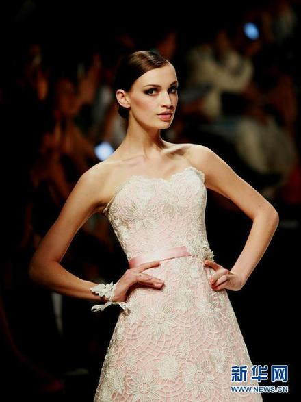 上海時裝周舉行頂級婚紗秀