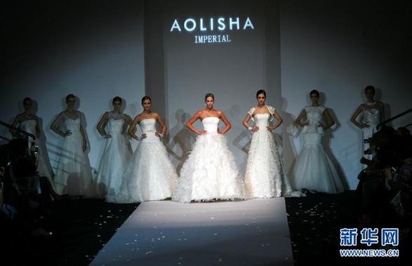 上海時(shí)裝周舉行頂級(jí)婚紗秀