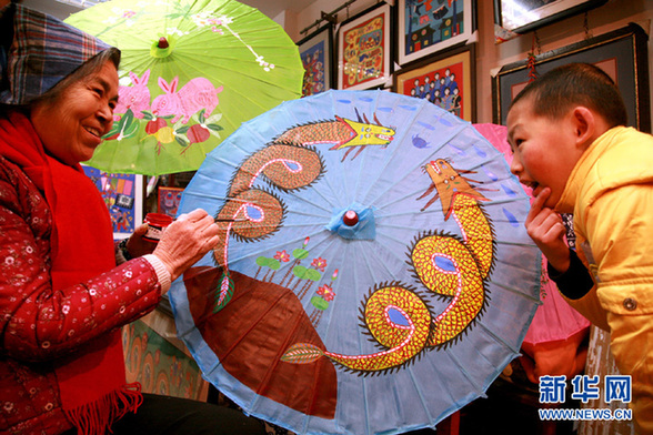 金山農民畫家繪新作迎龍年