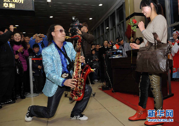 候車室里的“春晚”