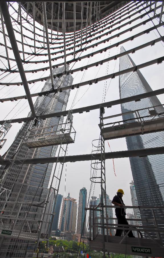 規劃高度632米的上海中心大廈開始幕墻安裝 主樓即將建至第70層