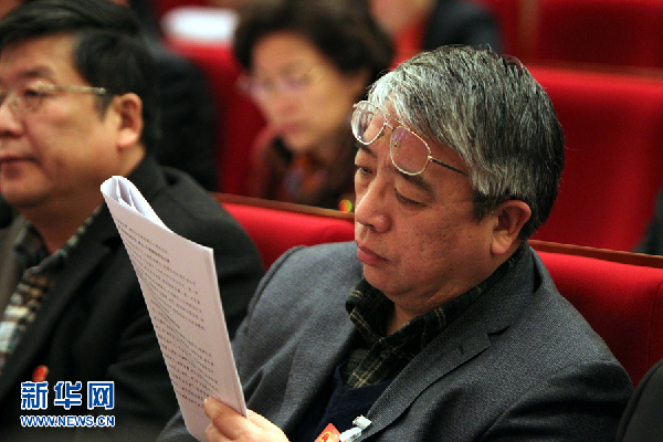 上海市人代會聽取市人大常委會和