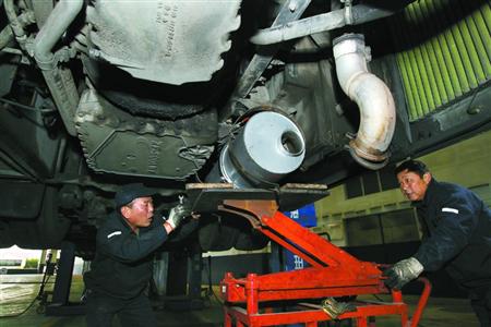 年內(nèi)滬200輛公交車尾將戴口罩 減少排放超九成